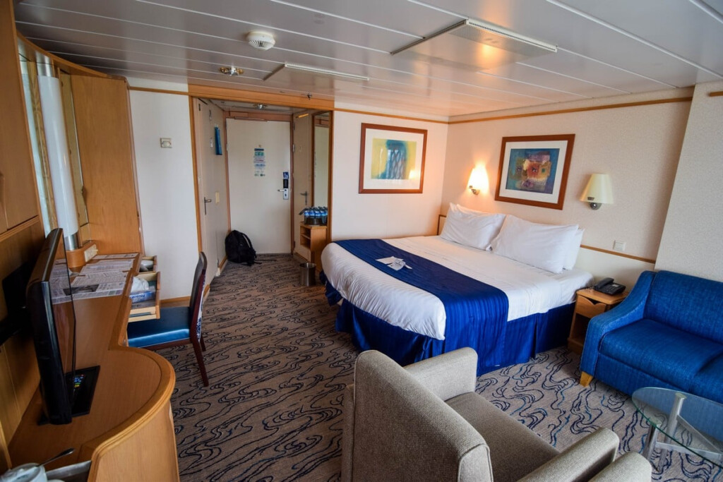 Photo Tour Of Junior Suite Stateroom On Explorer Of The Seas Royal 